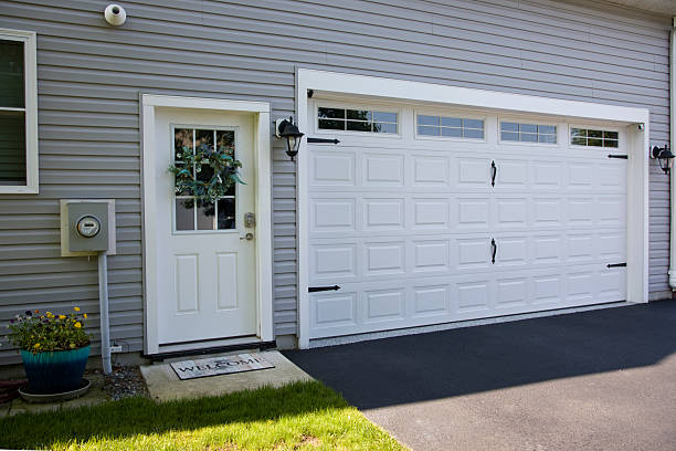 24/7 Emergency Garage Door Panel Replacement experts in The College of New Jersey, NJ
